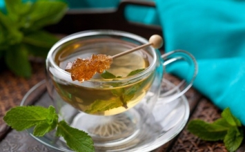 Những người không nên dùng trà xanh với mật ong 